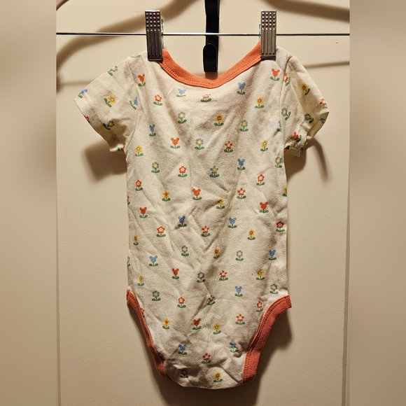 NWT Disney Mickey Mouse flowers onesie 9 months - Picture 4 of 6